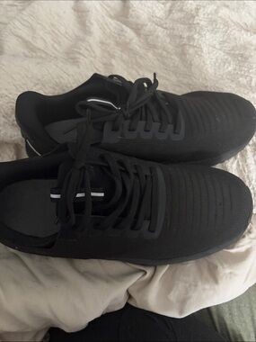 Women’s Black Lightweight Athletic Sneakers - Classic Comfort- size 10 X wide